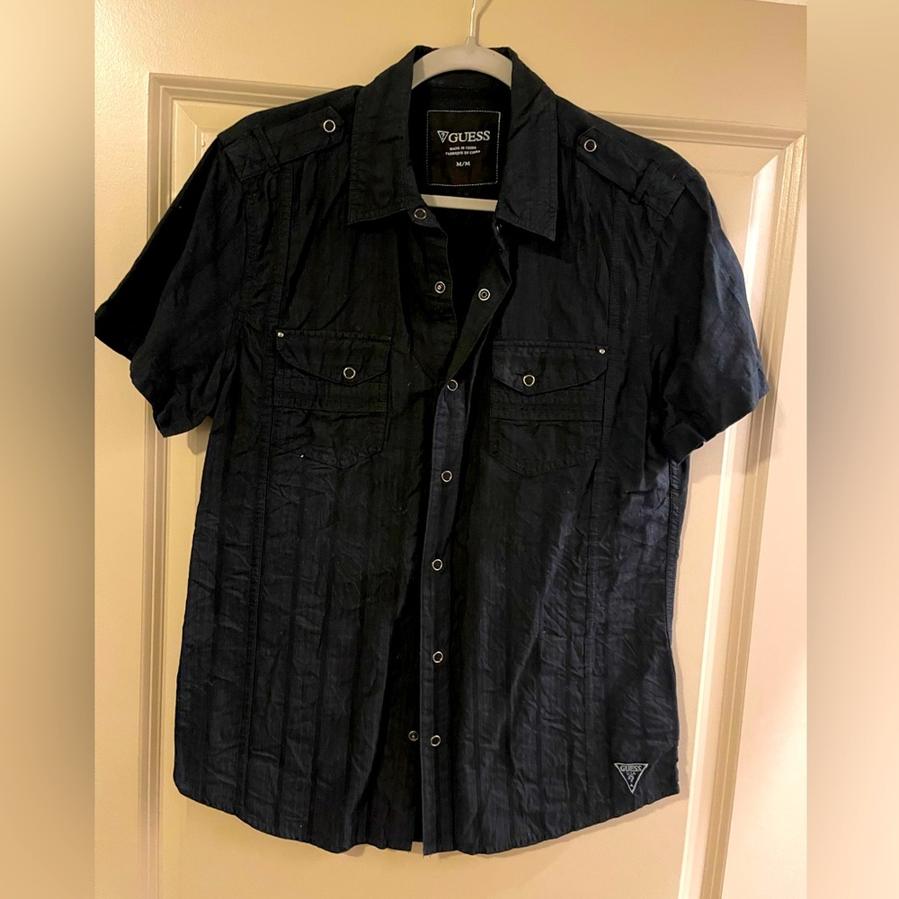 Men’s GUESS black short-sleeve snap-button down shirt, size Medium